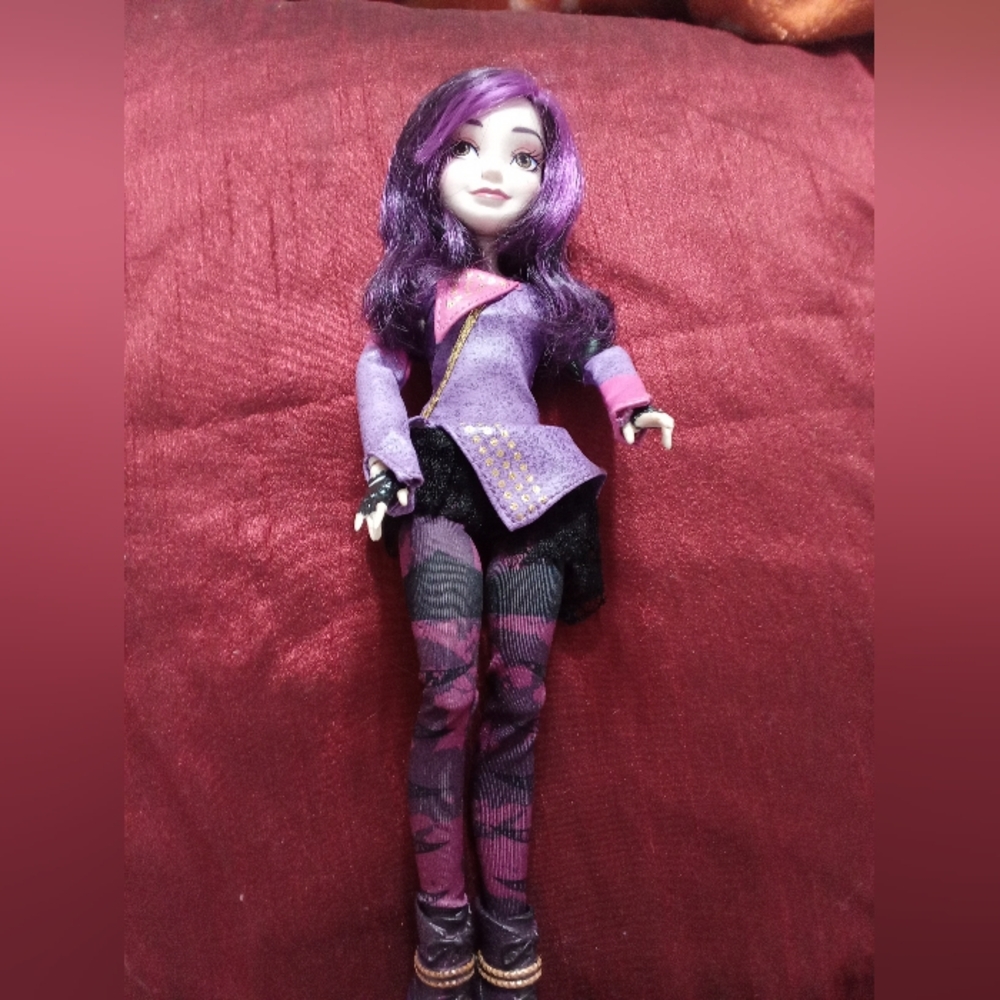 Disney Descendants Signature Mal Doll
